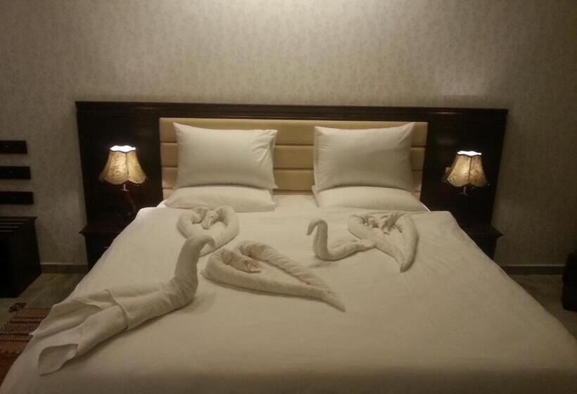اتاق استاندارد با چشم‌انداز, Royal Suites