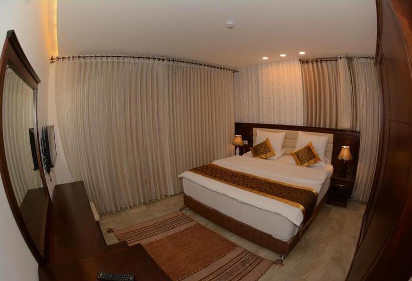 اتاق استاندارد با چشم‌انداز, Royal Suites