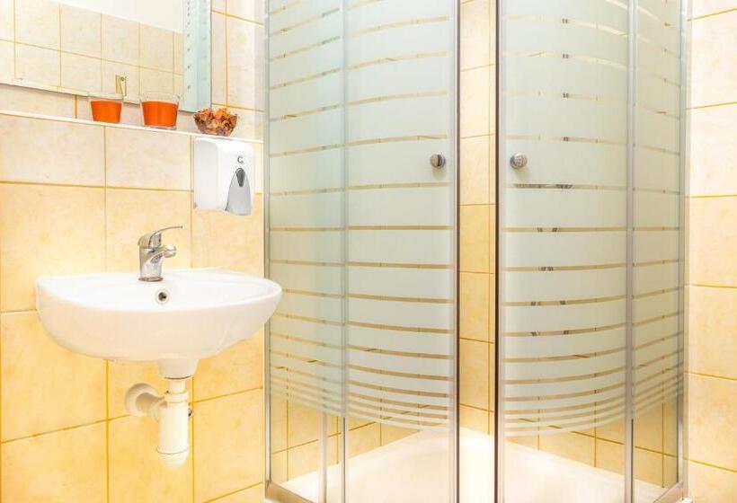 Quarto Estandar com Sacada, Zannam