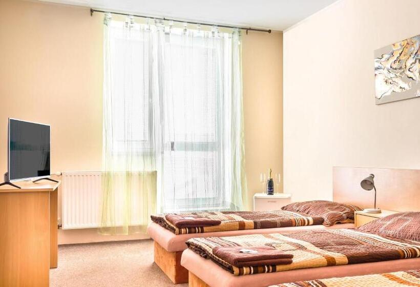 Quarto Standard com Terraço, Zannam