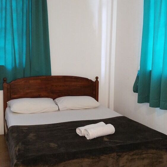 اتاق استاندارد, Borneo Backpackers