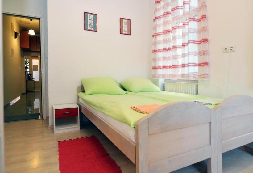 اتاق استاندارد, Hostel Temza