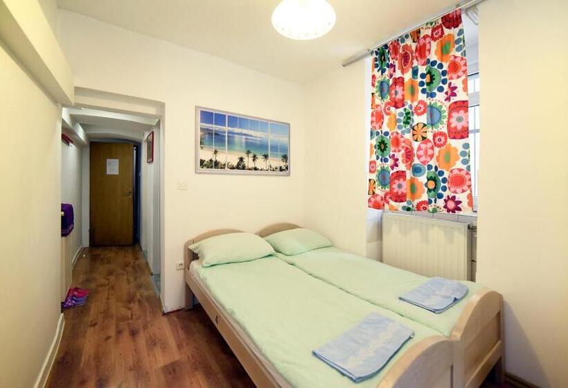 اتاق استاندارد, Hostel Temza