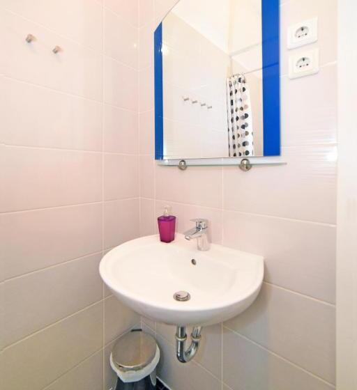 تختخواب در اتاق مشترک, Hostel Temza