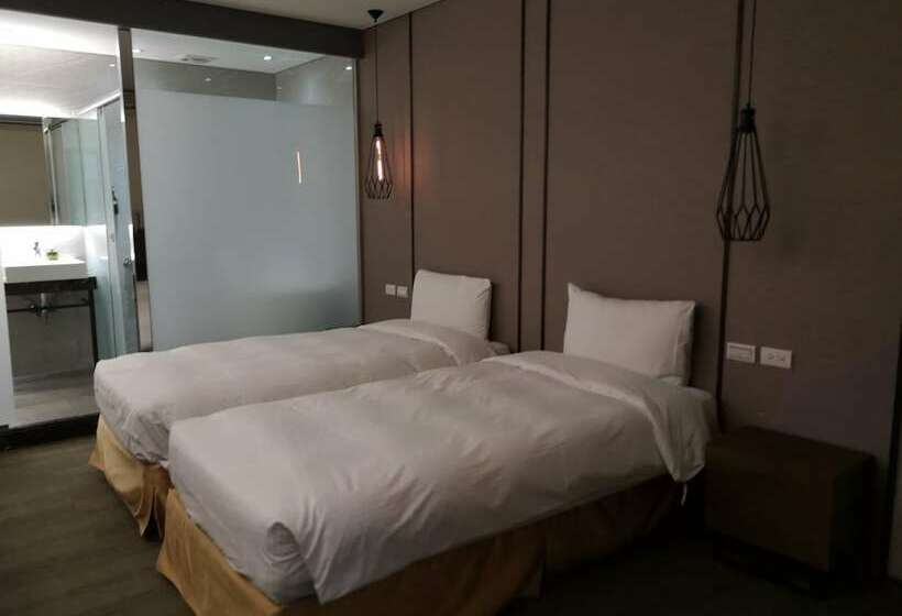 اتاق لوکس چهار تخته, O2 Hotel Taipei Main Station