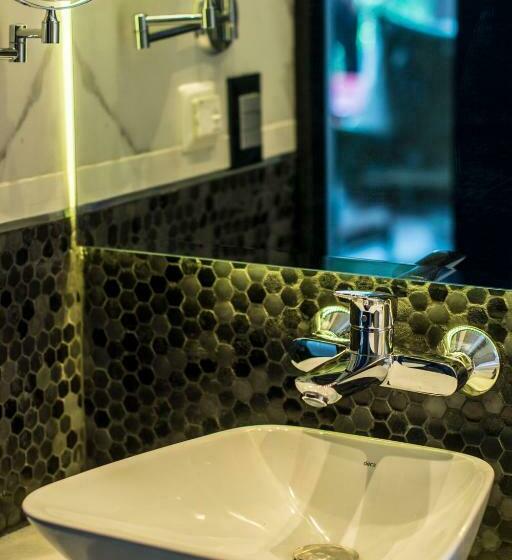 اتاق استاندارد, Five Hotel & Residences