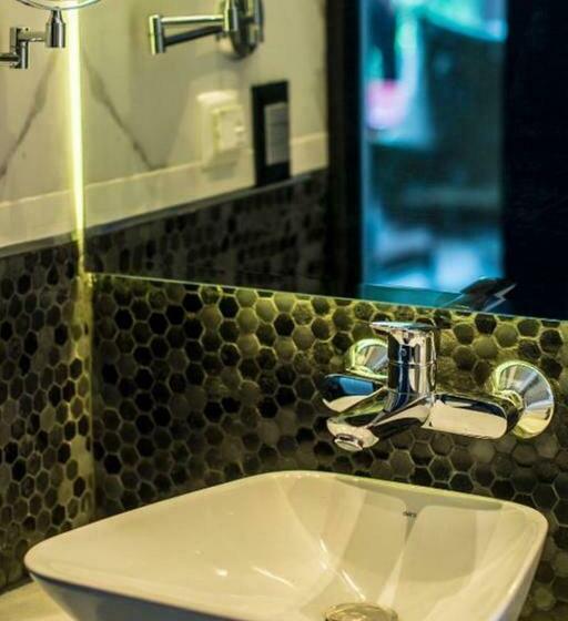 اتاق استاندارد, Five Hotel & Residences