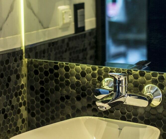 اتاق استاندارد, Five Hotel & Residences