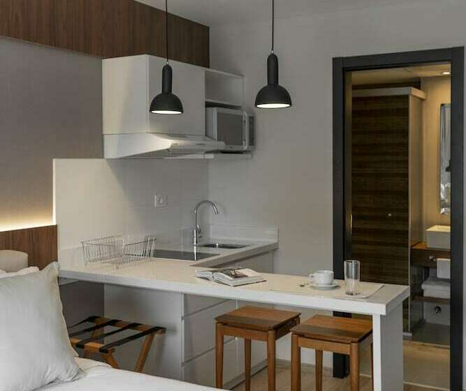 اتاق لوکس با بالکن, Five Hotel & Residences