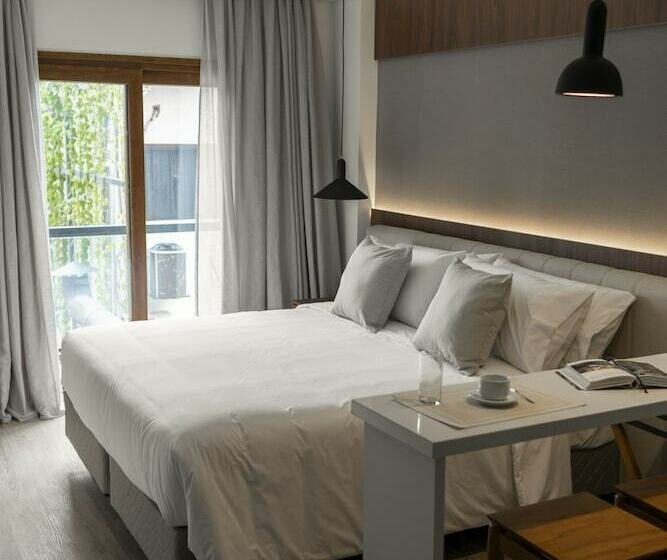 اتاق لوکس با بالکن, Five Hotel & Residences