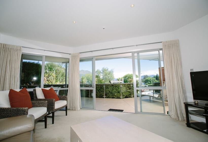 침실 3개 아파트, Lakeside Apartments
