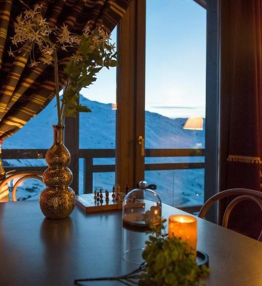 Полулюкс, Le Hameau Du Kashmir