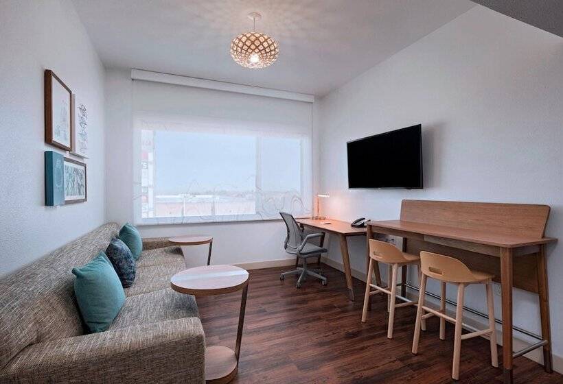 이그제큐티브 스위트, Element Palmdale