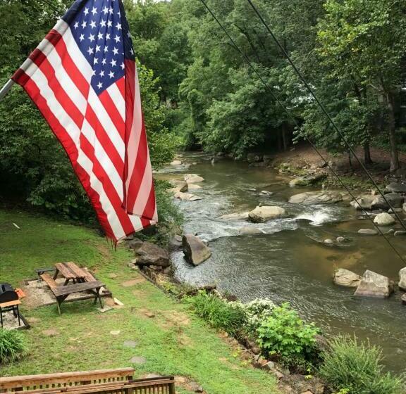 Четырехместный Номер Deluxe, The Riverside Lodge At Chimney Rock