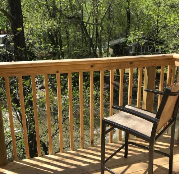 Номер Deluxe Кровать Кинг, The Riverside Lodge At Chimney Rock