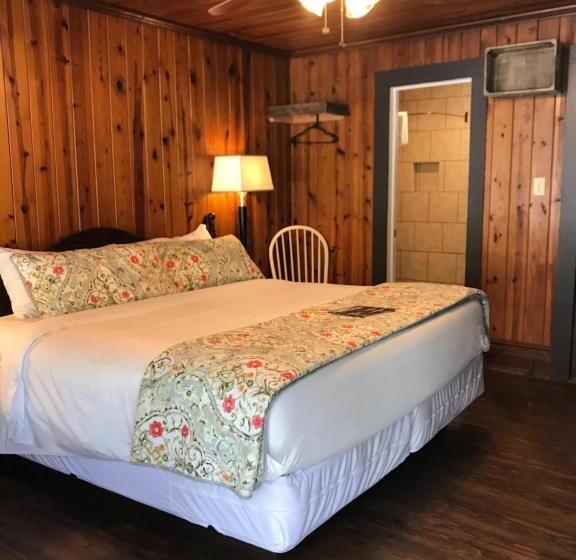 Стандартный Номер Кровать Кинг, The Riverside Lodge At Chimney Rock