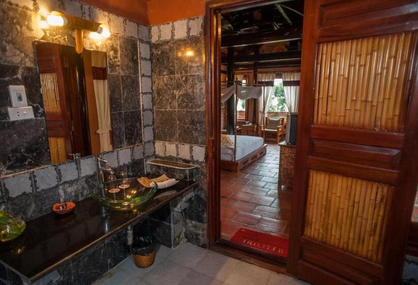 سوییت با چشم‌انداز دریا, Van Chai Resort