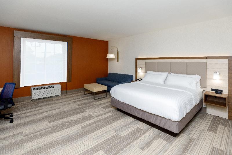 스위트 킹사이즈 침대, Holiday Inn Express & Suites   Sturbridge, An Ihg