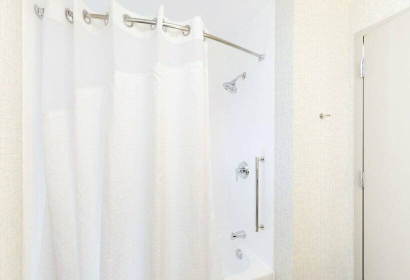 스위트, Holiday Inn Express & Suites   Sturbridge, An Ihg