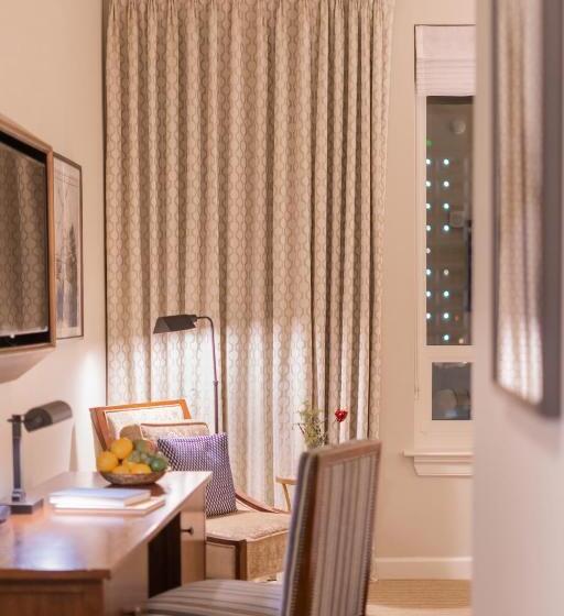 سوییت جونیور, Nopsi Hotel New Orleans