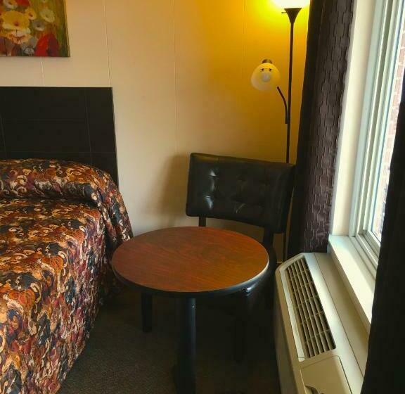 اتاق لوکس, Oak Mar Motel
