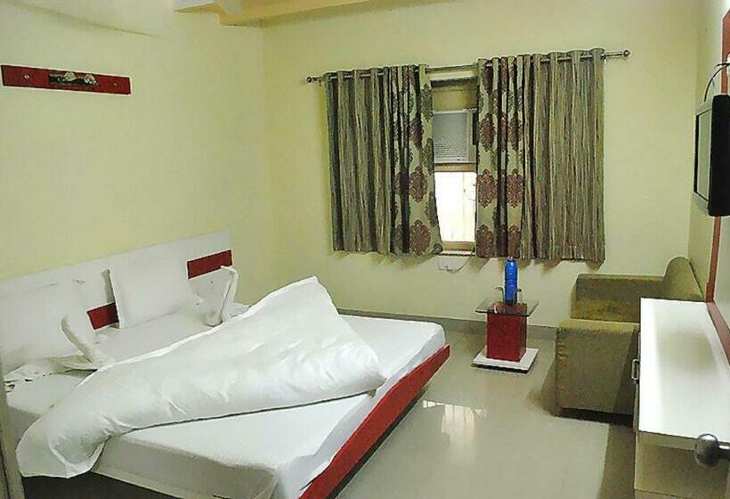 Номер Deluxe, Ashapura Palace By Sky Stays