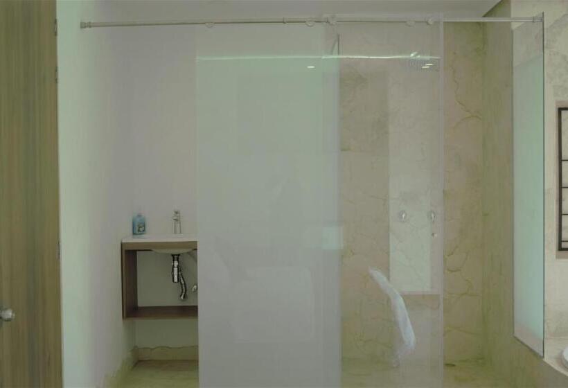 Люкс, Hosteria Guaracú