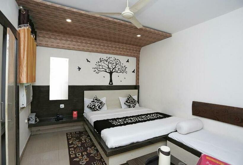 اتاق کلاسیک سه تخته, Treebo China Town