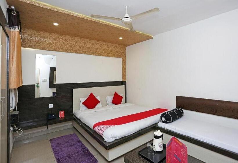 اتاق کلاسیک سه تخته, Treebo China Town