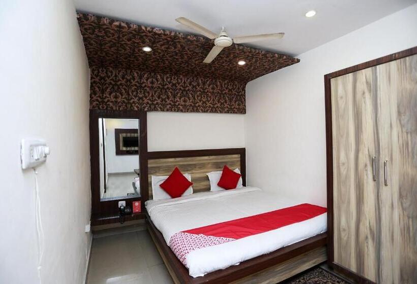 اتاق کلاسیک سه تخته, Treebo China Town