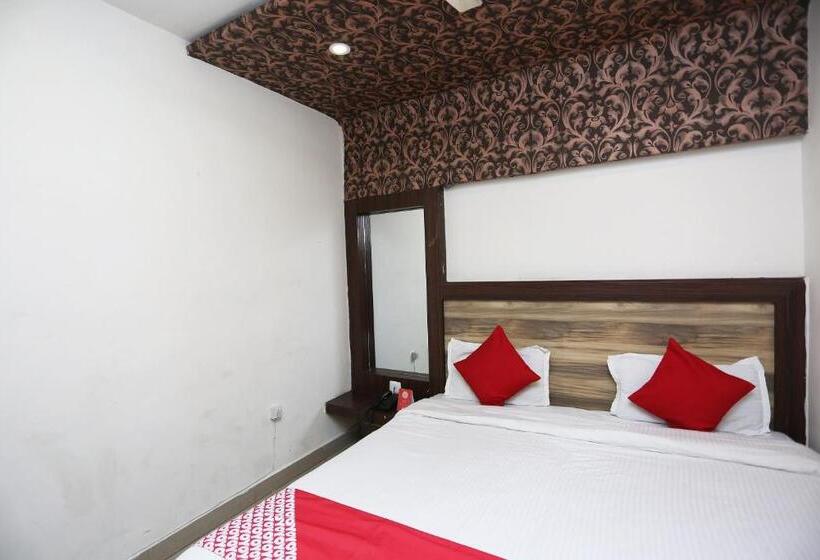 اتاق کلاسیک سه تخته, Treebo China Town