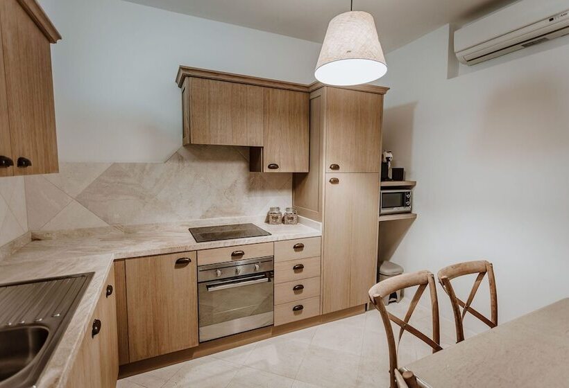 سوییت لوکس, Relais Villa Carola