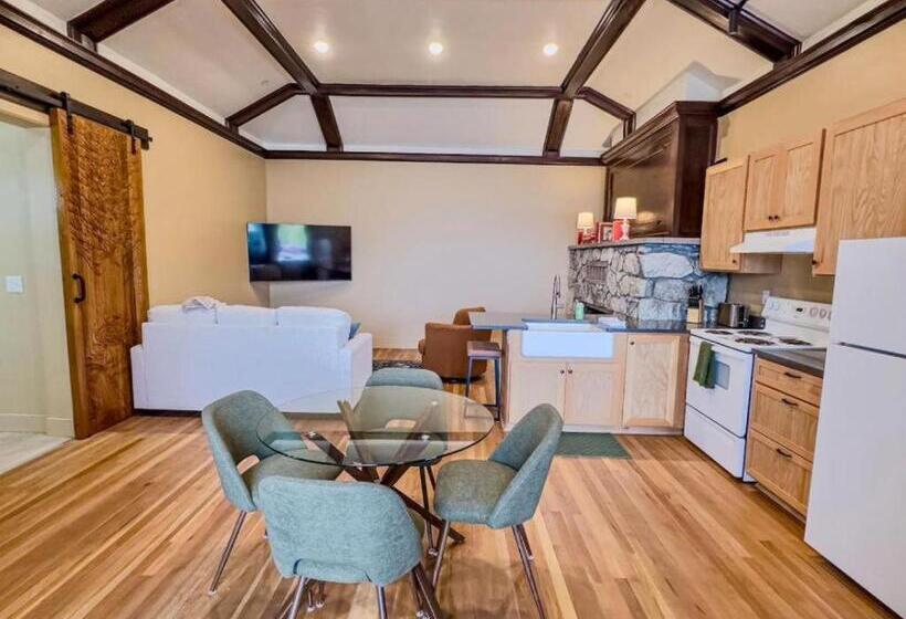 اتاق استاندارد, Peach Street Inn Suite 2