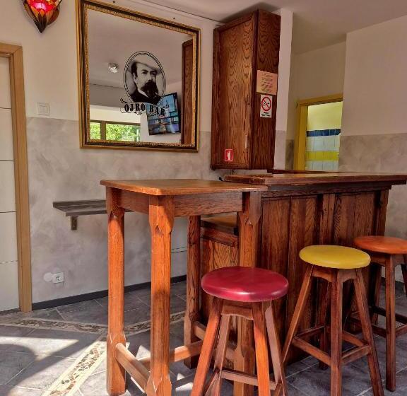 اتاق استاندارد سه تخته با سرویس بهداشتی مشترک, Bled Lesce Station Rooms And Beds