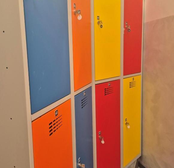 اتاق استاندارد سه تخته با سرویس بهداشتی مشترک, Bled Lesce Station Rooms And Beds