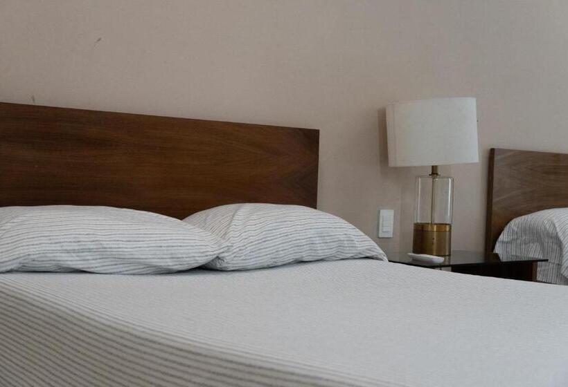 Quarto Triplo Estandar, Infinity Suites Habitación Triple 103