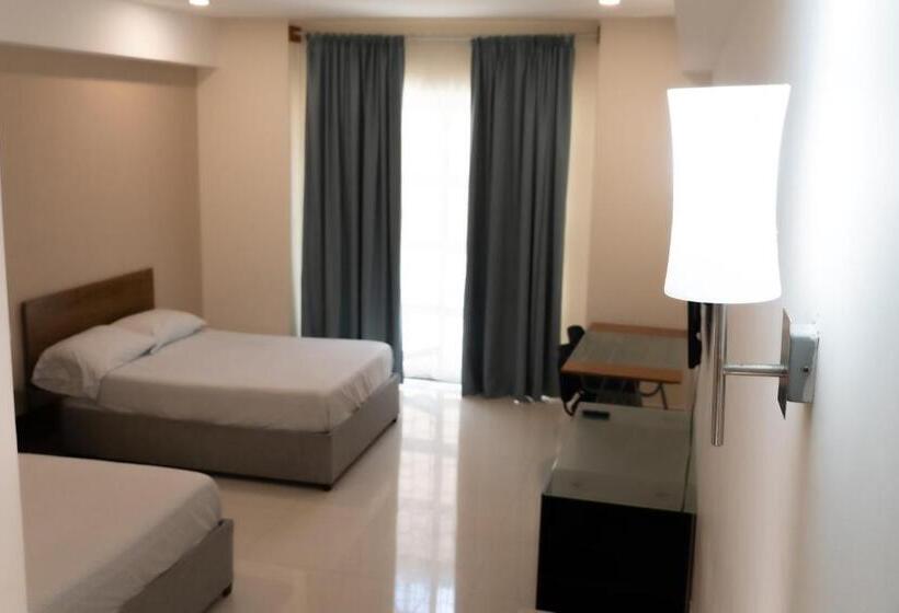Quarto Triplo Estandar, Infinity Suites Habitación Triple 103