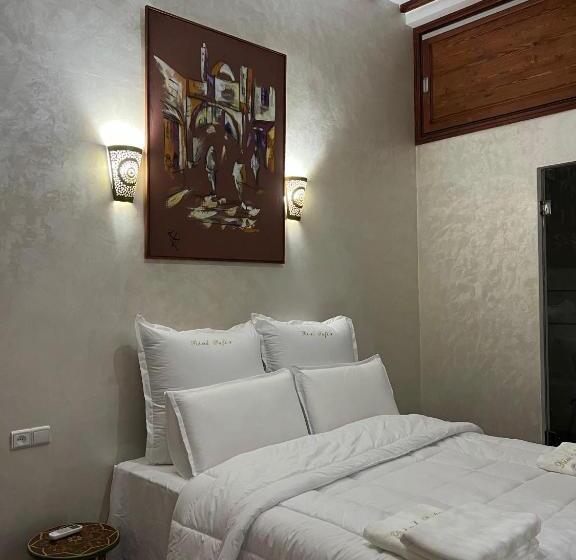 غرفة قياسية, Riad Safia