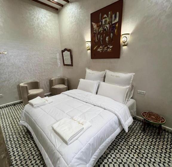 غرفة قياسية, Riad Safia
