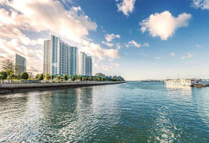 带1个卧室的带海景的公寓, Sunset House   Căn Hộ Dịch Vụ Trong Khách Sạn Best Western Premier Sapphire Ha Long