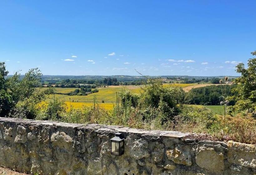 Четырехместный Номер Стандарт Вид на Сад, Hameau Du Hour   Chambre D Hôtes Et Gîtes