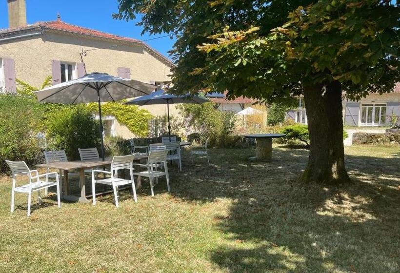 Номер Стандарт Вид на Сад, Hameau Du Hour   Chambre D Hôtes Et Gîtes