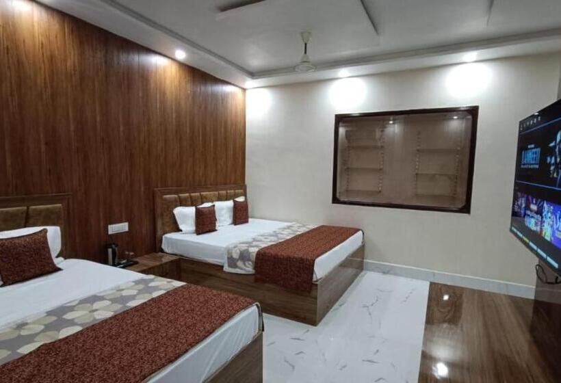 Quarto Triplo Deluxe, Goroomgo Vrrinda Home Stay Varanasi