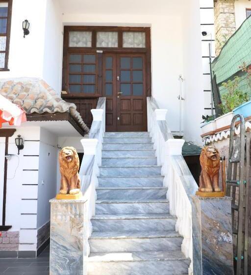 اتاق خانوادگی, Villa Elena Gorice