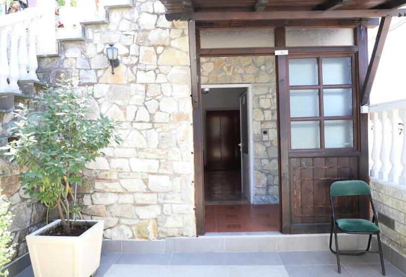 اتاق خانوادگی, Villa Elena Gorice