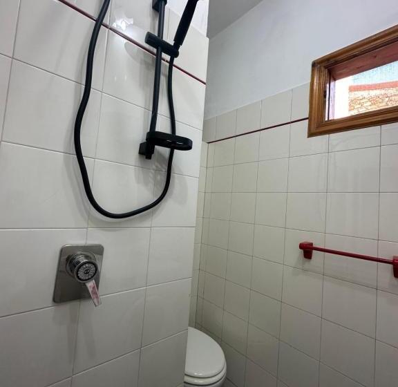 اتاق استاندارد با سرویس بهداشتی مشترک, House Nonna Nina