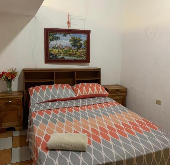 バス共有のスタンダードルーム, Hostal Cumbres De El Salvador Escalón