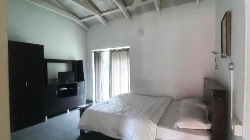 استودیوی استاندارد, Istays   The Colonial Villa, Yercaud