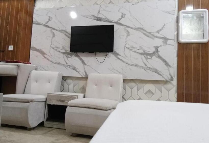 اتاق استاندارد سه نفره, Venue Guest House Near Millennium Mall