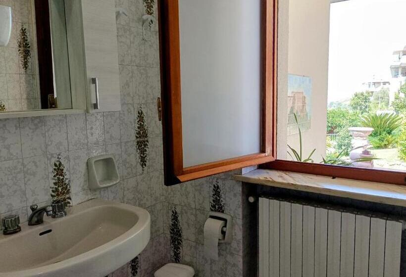 Standard room with outdoor bath, Casa Di Tota   Affittacamere